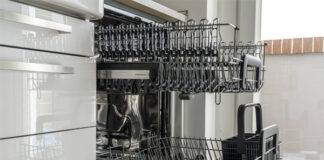 un lavavajillas integrado en la cocina