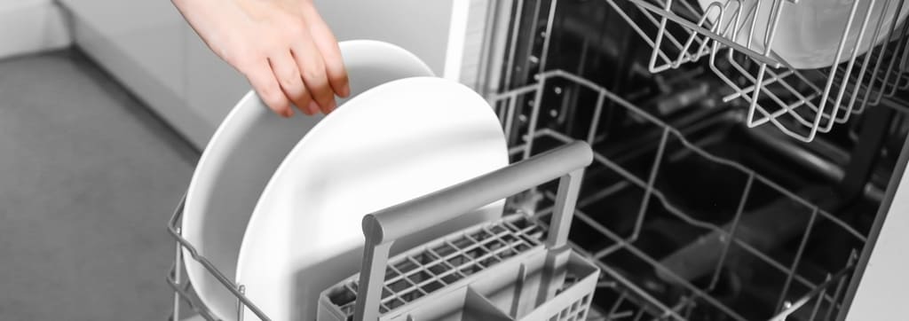 Coloca bien los platos para ahorrar agua del lavavajillas