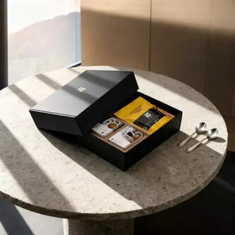 WELLCOME KIT CAFE WMF (2 VASOS/6 CUCHARILLAS/CAFE)