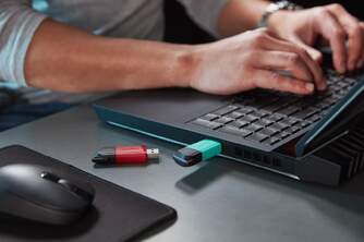 MEMORIA USB KINGSTON 128GB NEGRO/ROJO RETRACTIL