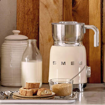 ESPUMADOR LECHE SMEG MFF11CREU 500W CREMA