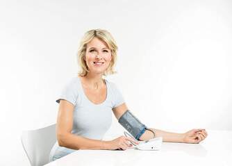 TENSIOMETRO BEURER BM49 BRAZO VOZ PANTA.XL ARRITMI