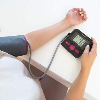 TENSIOMETRO BEURER BRAZO BM27LE BLACK ARRITMIA