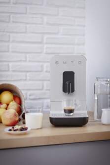 CAFET. SMEG BCC11BLMEU AUTOMATICA 19B 1350W NGRA