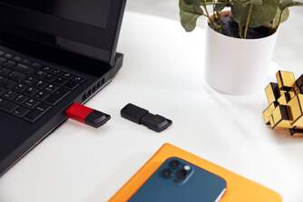 MEMORIA USB KINGSTON 128GB NEGRO/ROJO RETRACTIL