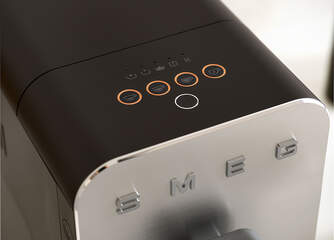 CAFET. SMEG BCC11BLMEU AUTOMATICA 19B 1350W NGRA