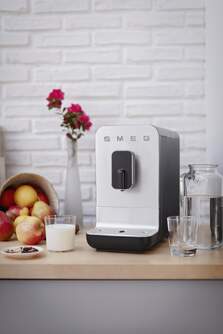 CAFET. SMEG BCC11BLMEU AUTOMATICA 19B 1350W NGRA