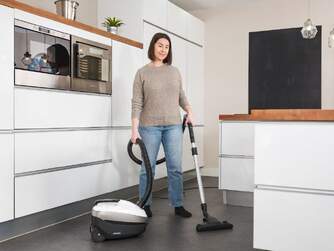 ASPI. TRINEO NILFISK SELECT ALLERGY 600W C/B