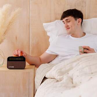 RELOJ DESPERTADOR PURE MOMENT BLACK BT LUZ NOCT